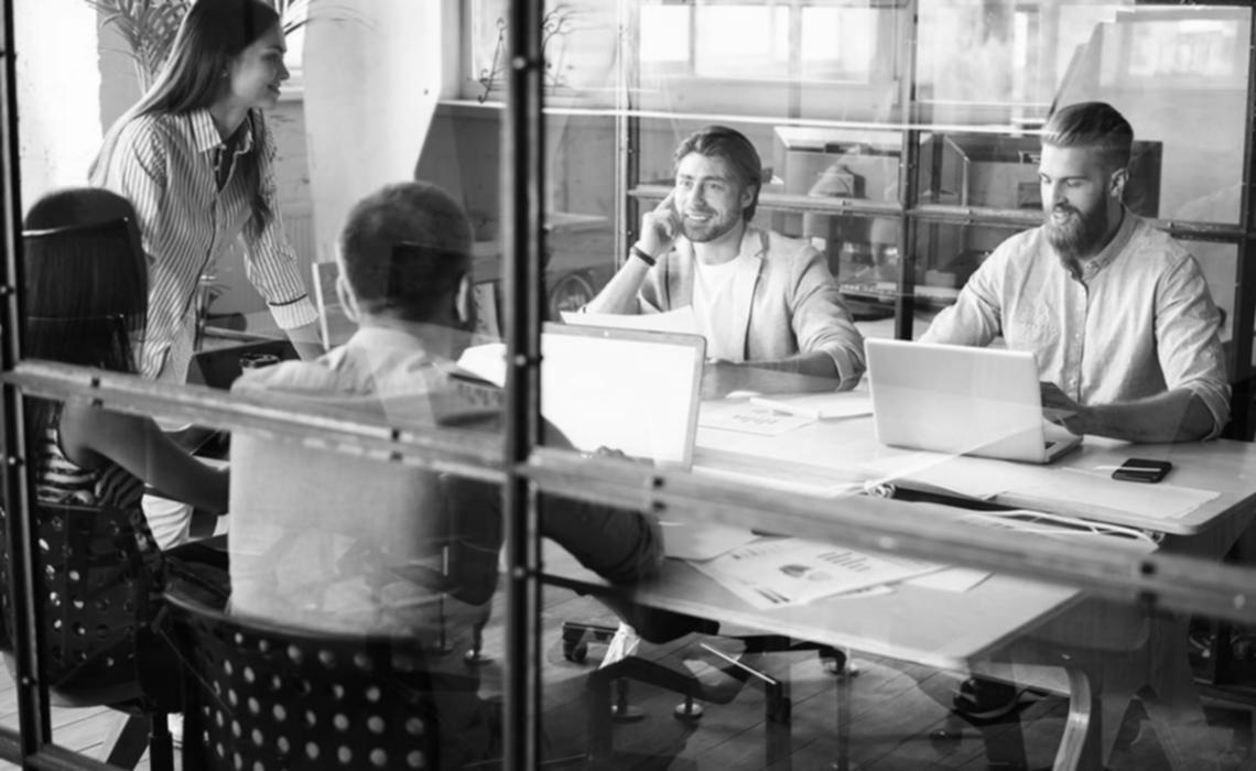 Espace de travail collaboratif montrant notre approche pratique de l'apprentissage